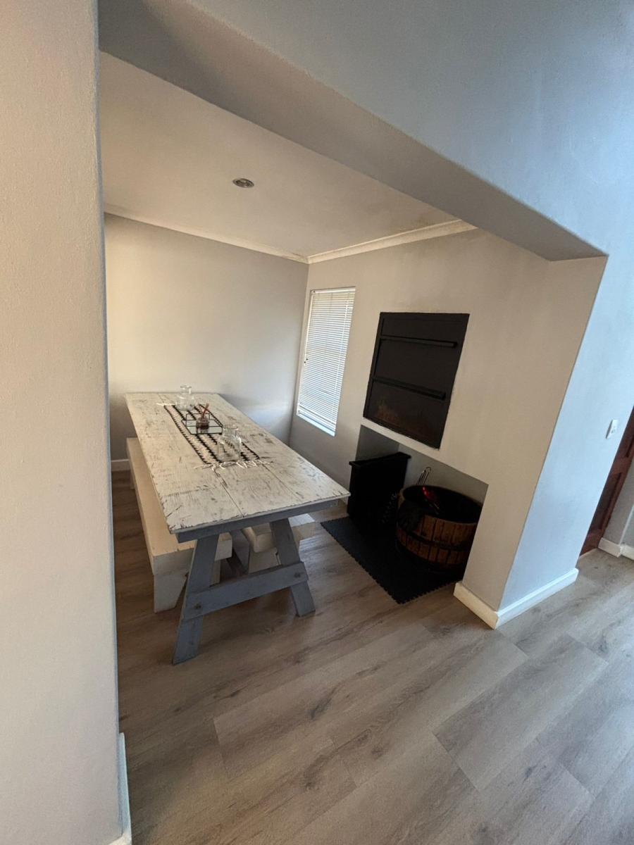 2 Bedroom Property for Sale in Uitzicht Western Cape